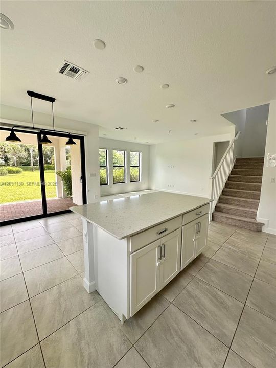 En Venta: $669,000 (4 camas, 3 baños, 2259 Pies cuadrados)