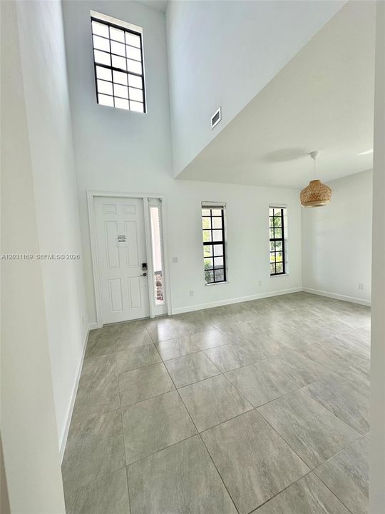 En Venta: $669,000 (4 camas, 3 baños, 2259 Pies cuadrados)