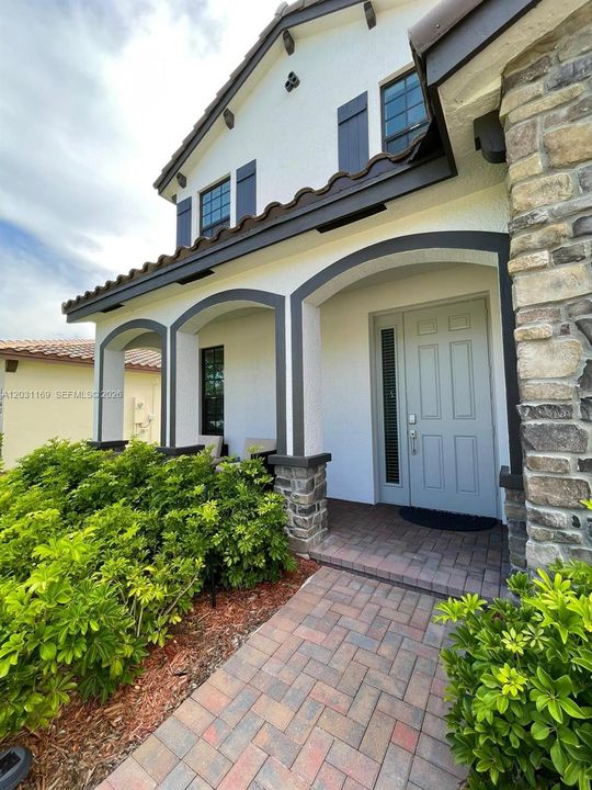 En Venta: $669,000 (4 camas, 3 baños, 2259 Pies cuadrados)