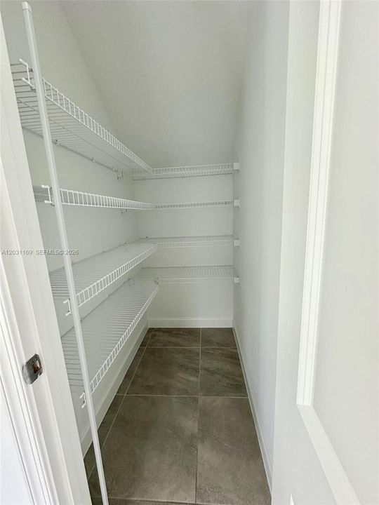 En Venta: $669,000 (4 camas, 3 baños, 2259 Pies cuadrados)