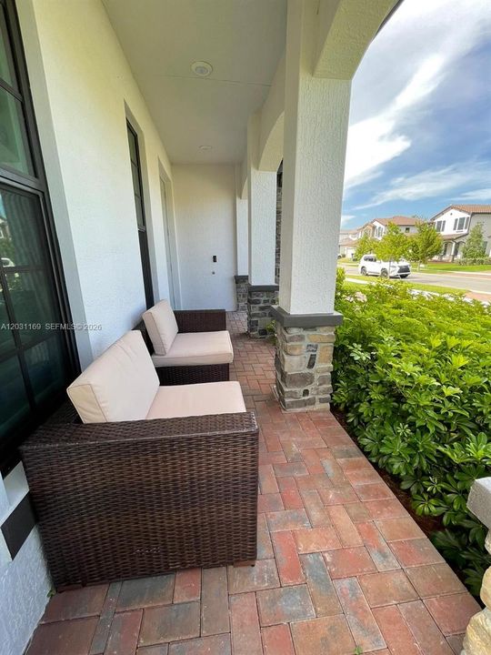 En Venta: $669,000 (4 camas, 3 baños, 2259 Pies cuadrados)