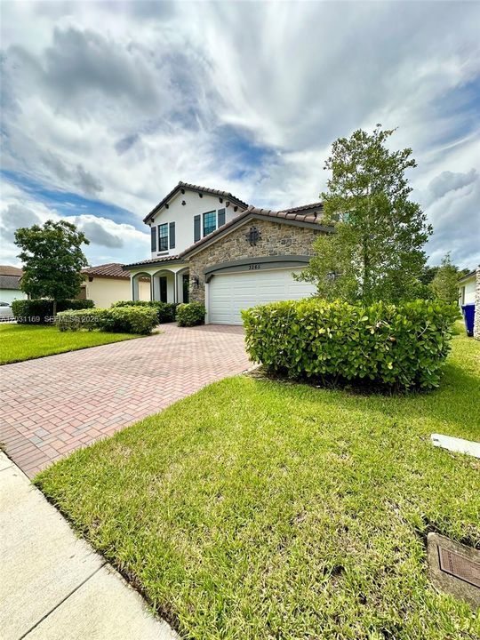 En Venta: $669,000 (4 camas, 3 baños, 2259 Pies cuadrados)
