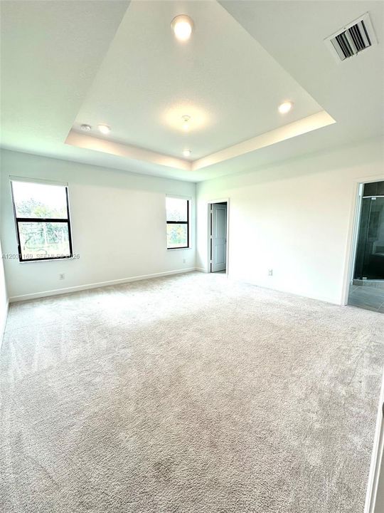 En Venta: $669,000 (4 camas, 3 baños, 2259 Pies cuadrados)