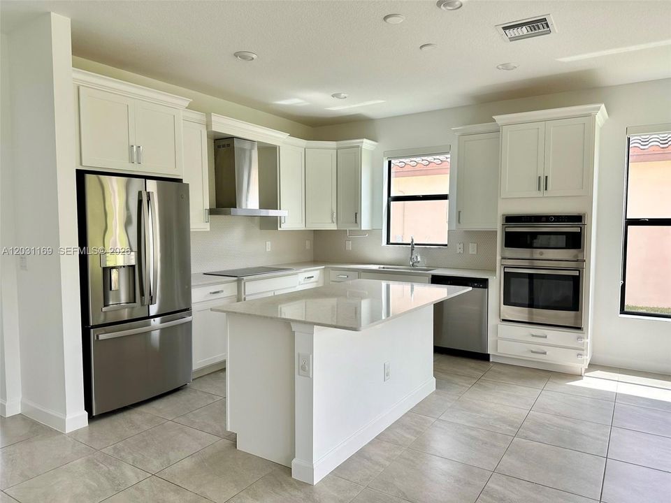 En Venta: $669,000 (4 camas, 3 baños, 2259 Pies cuadrados)