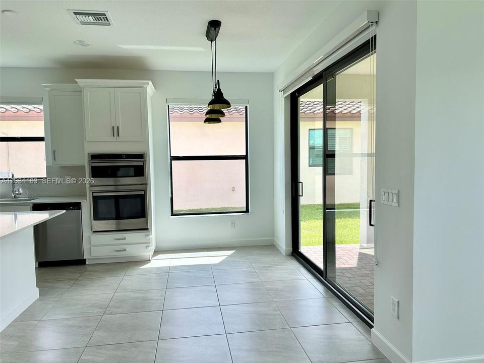 En Venta: $669,000 (4 camas, 3 baños, 2259 Pies cuadrados)