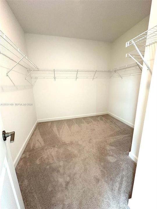 En Venta: $669,000 (4 camas, 3 baños, 2259 Pies cuadrados)