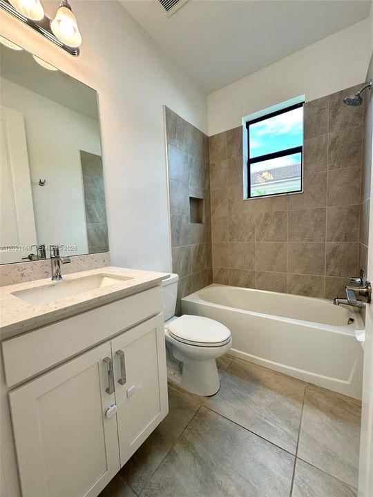 En Venta: $669,000 (4 camas, 3 baños, 2259 Pies cuadrados)