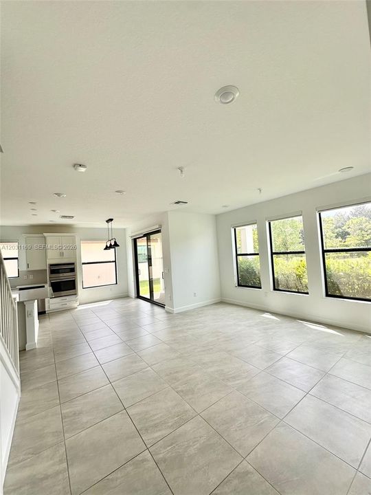 En Venta: $669,000 (4 camas, 3 baños, 2259 Pies cuadrados)