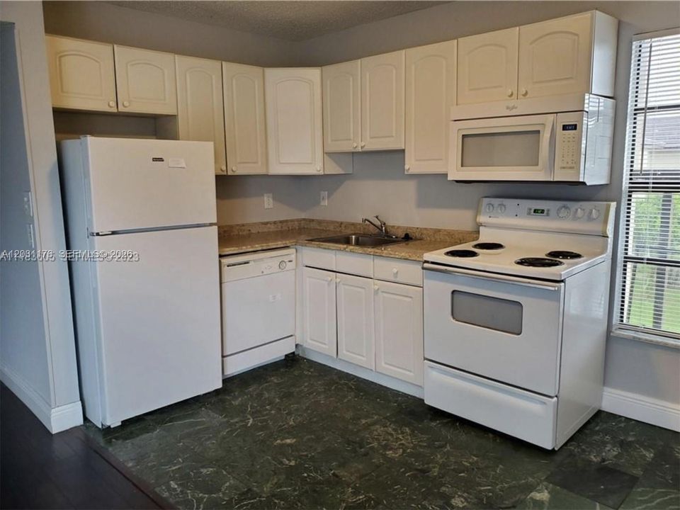 For Rent: $1,800 (2 beds, 2 baths, 800 Square Feet)