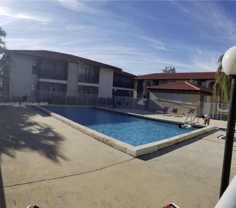 For Rent: $1,800 (2 beds, 2 baths, 800 Square Feet)