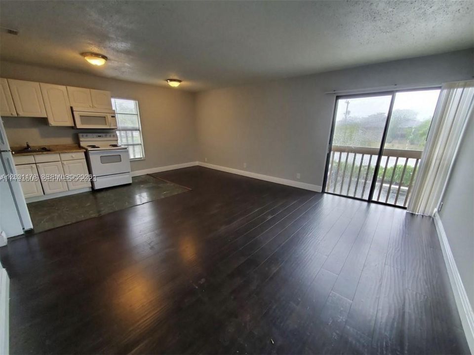 For Rent: $1,800 (2 beds, 2 baths, 800 Square Feet)