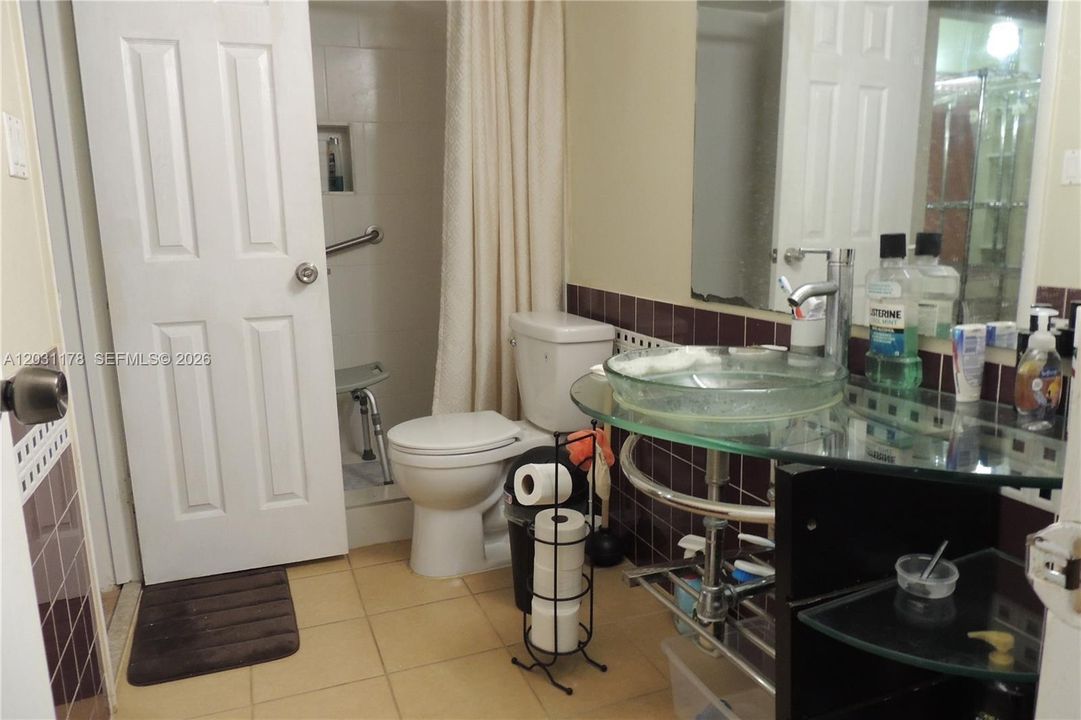 For Sale: $75,000 (1 beds, 1 baths, 812 Square Feet)