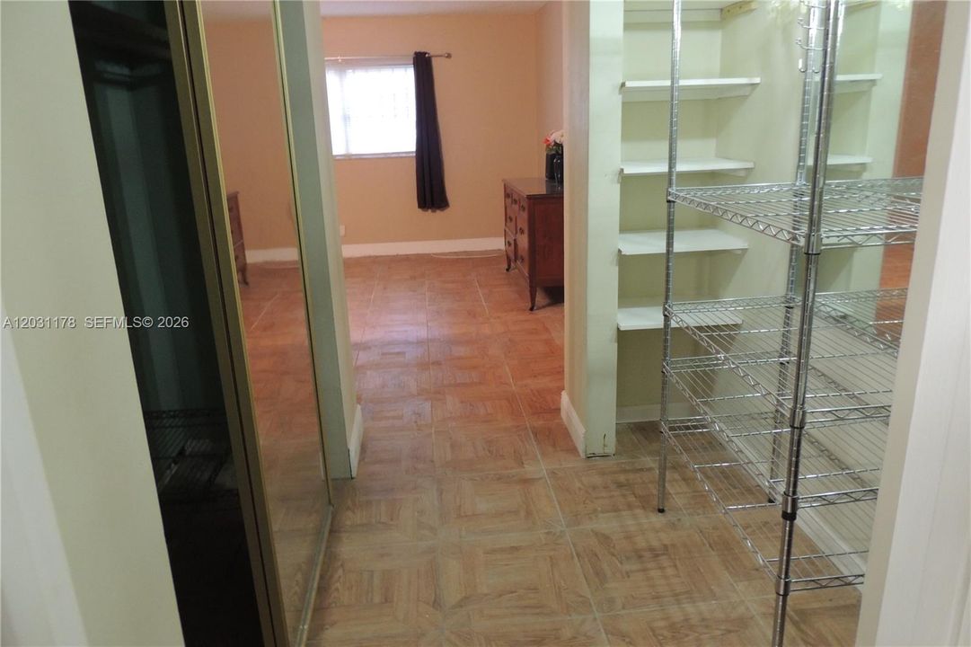 На продажу: $74,000 (1 спален, 1 ванн, 812 Квадратных фут)