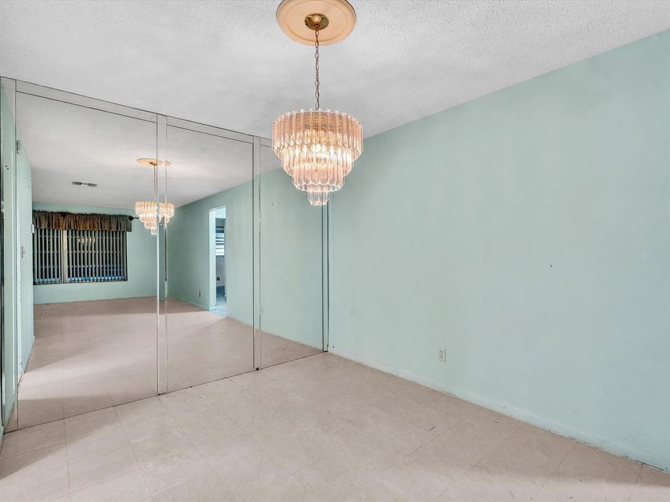 18-Formal dining space
