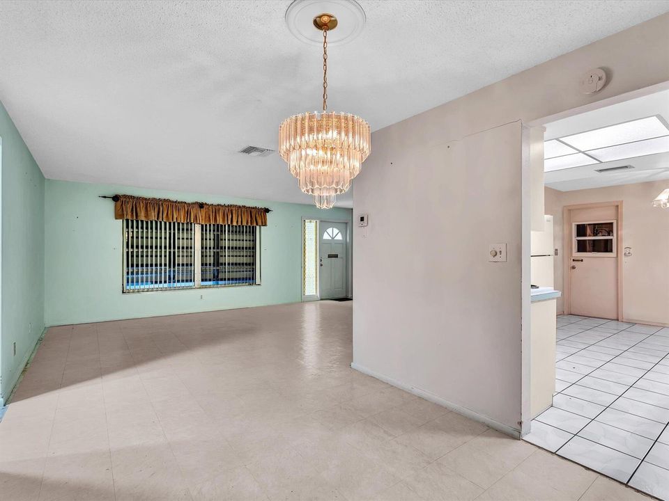 19-Dining into kitchen space