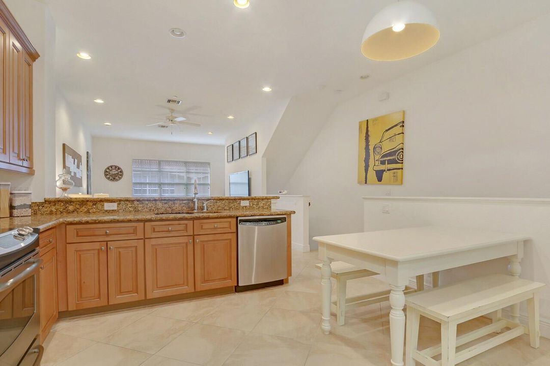 Eat-In Kitchen
