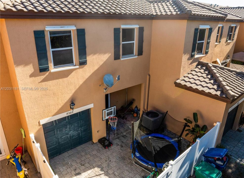 For Sale: $525,000 (3 beds, 2 baths, 1608 Square Feet)