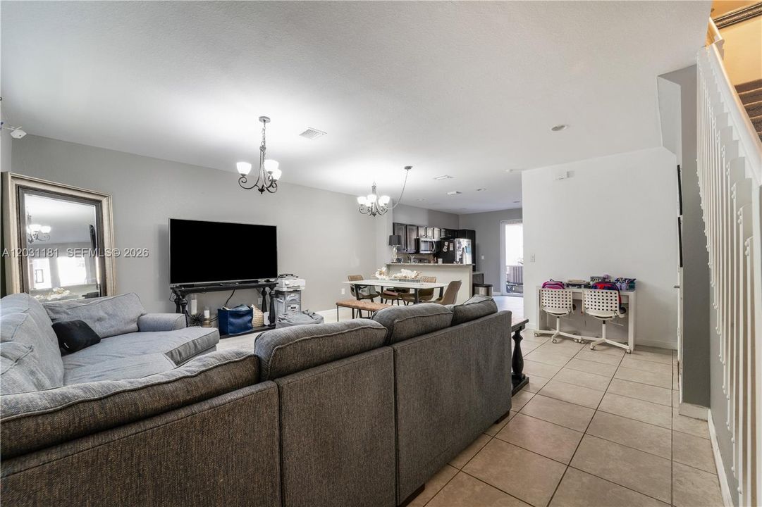 For Sale: $525,000 (3 beds, 2 baths, 1608 Square Feet)