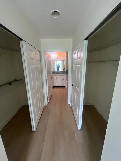 Lage Closets
