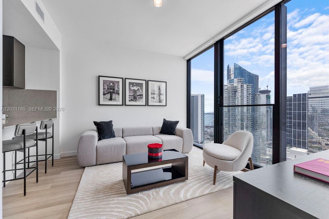 For Sale: $900,000 (1 beds, 1 baths, 617 Square Feet)