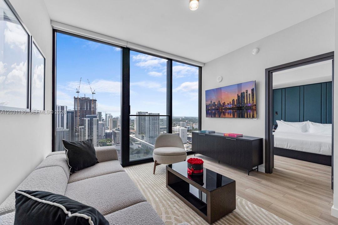 For Sale: $900,000 (1 beds, 1 baths, 617 Square Feet)