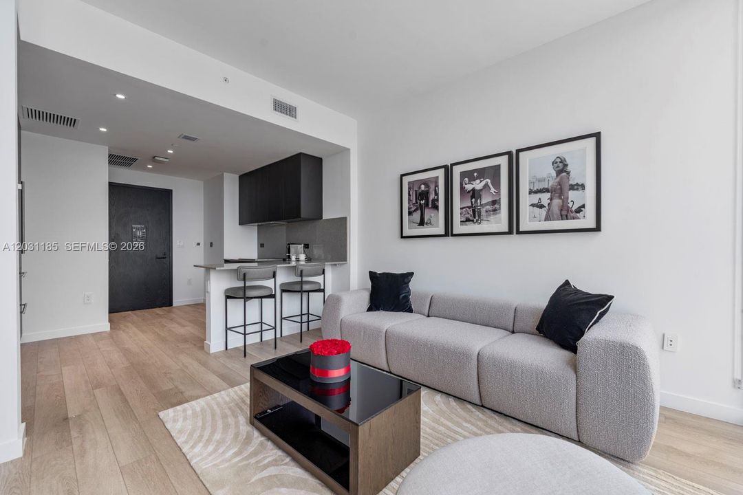For Sale: $900,000 (1 beds, 1 baths, 617 Square Feet)