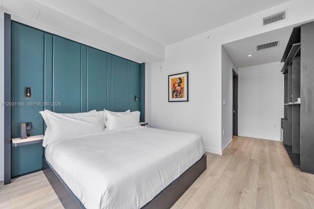 For Sale: $900,000 (1 beds, 1 baths, 617 Square Feet)