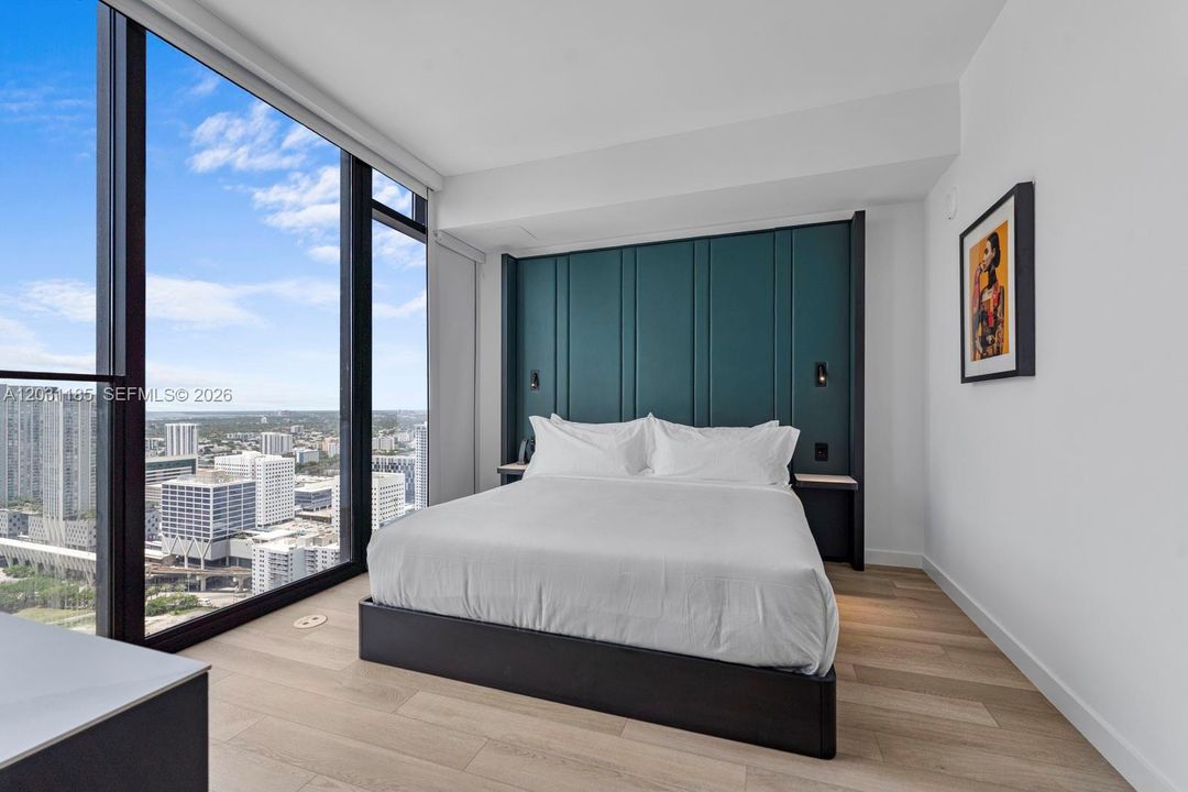 For Sale: $900,000 (1 beds, 1 baths, 617 Square Feet)