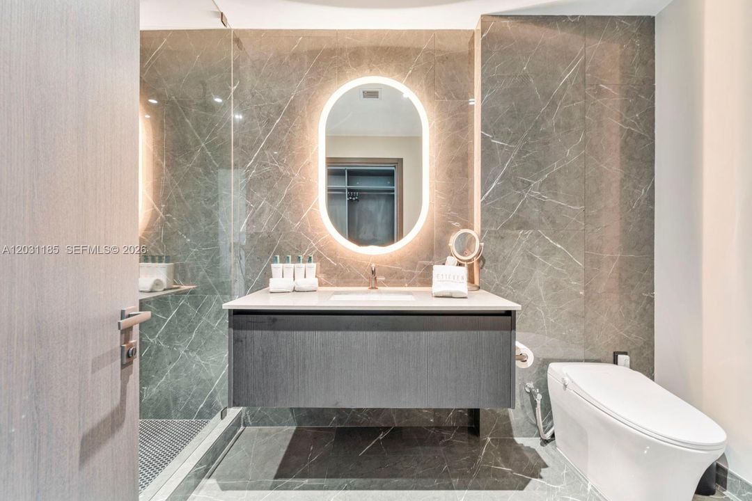 For Sale: $900,000 (1 beds, 1 baths, 617 Square Feet)