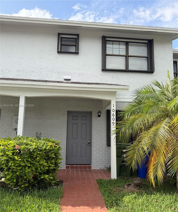 For Rent: $2,700 (2 beds, 2 baths, 1224 Square Feet)