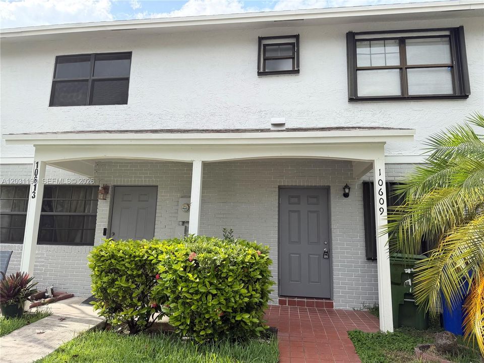 For Rent: $2,700 (2 beds, 2 baths, 1224 Square Feet)