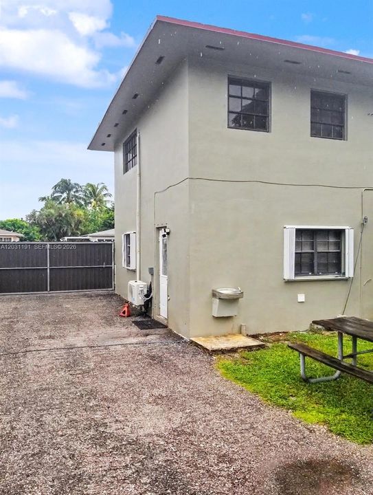 For Sale: $599,000 (2 beds, 2 baths, 1715 Square Feet)