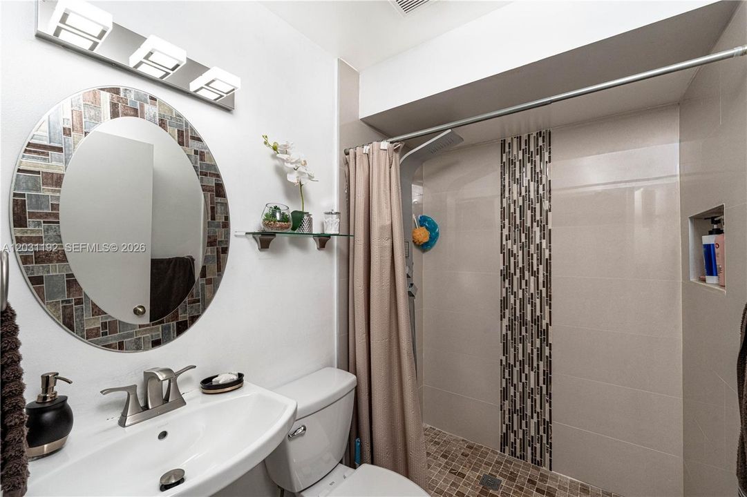 En Venta: $920,000 (4 camas, 3 baños, 2022 Pies cuadrados)
