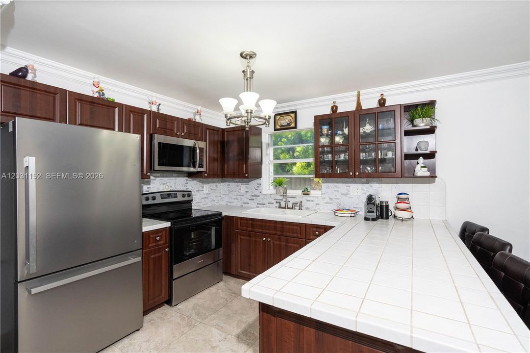 En Venta: $920,000 (4 camas, 3 baños, 2022 Pies cuadrados)