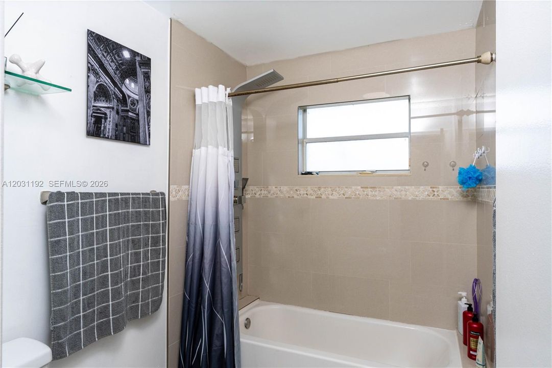En Venta: $920,000 (4 camas, 3 baños, 2022 Pies cuadrados)