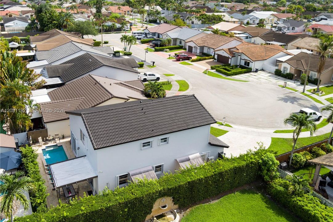 En Venta: $920,000 (4 camas, 3 baños, 2022 Pies cuadrados)