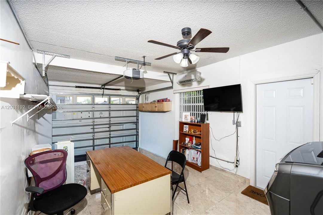 En Venta: $920,000 (4 camas, 3 baños, 2022 Pies cuadrados)