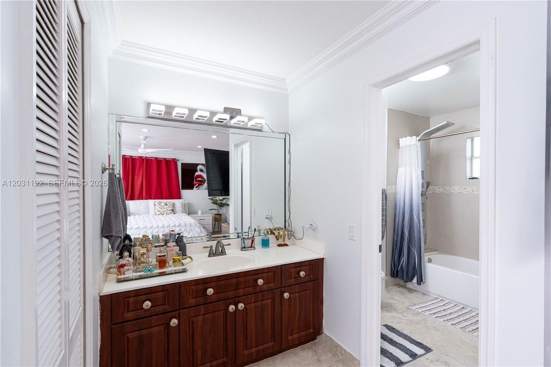 En Venta: $920,000 (4 camas, 3 baños, 2022 Pies cuadrados)