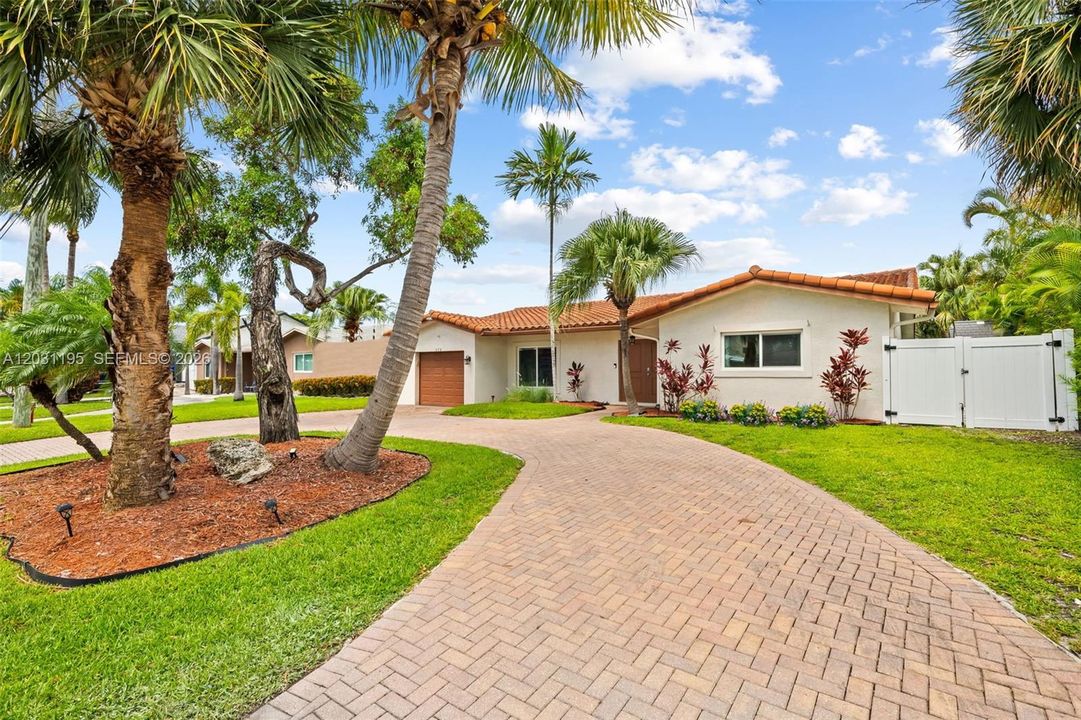 For Sale: $1,039,000 (3 beds, 2 baths, 1878 Square Feet)