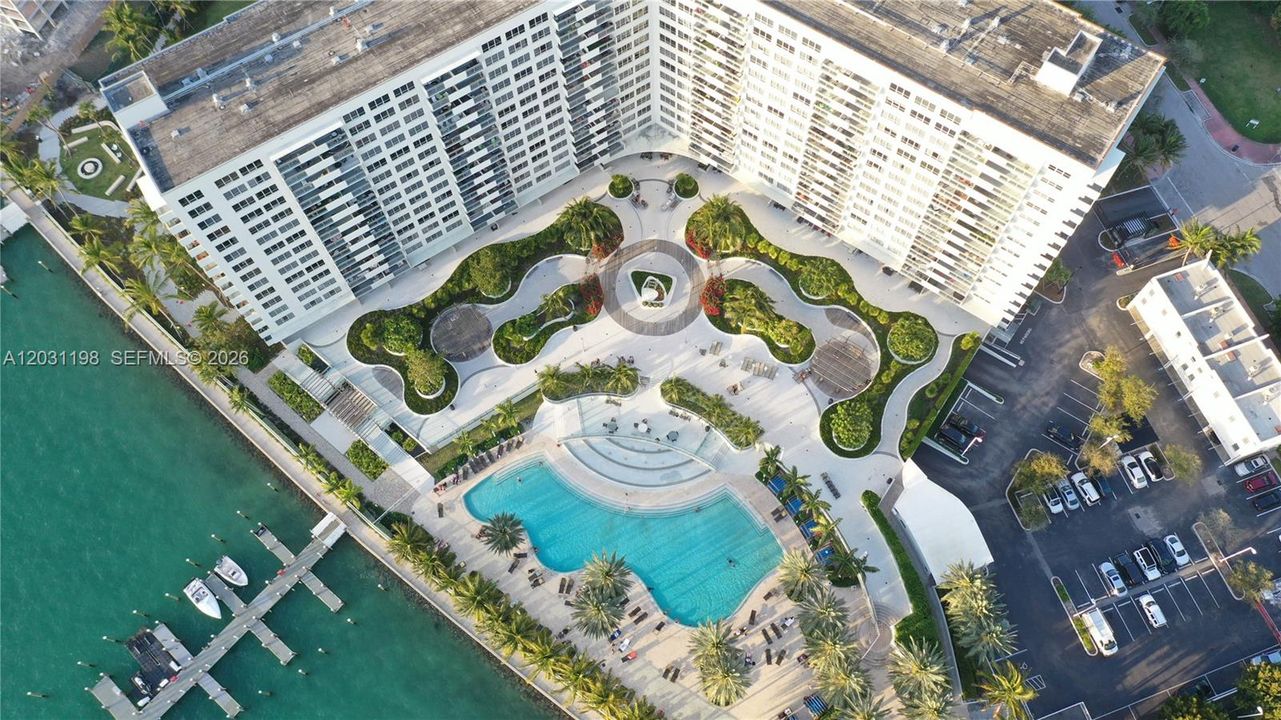 For Rent: $3,550 (1 beds, 1 baths, 727 Square Feet)