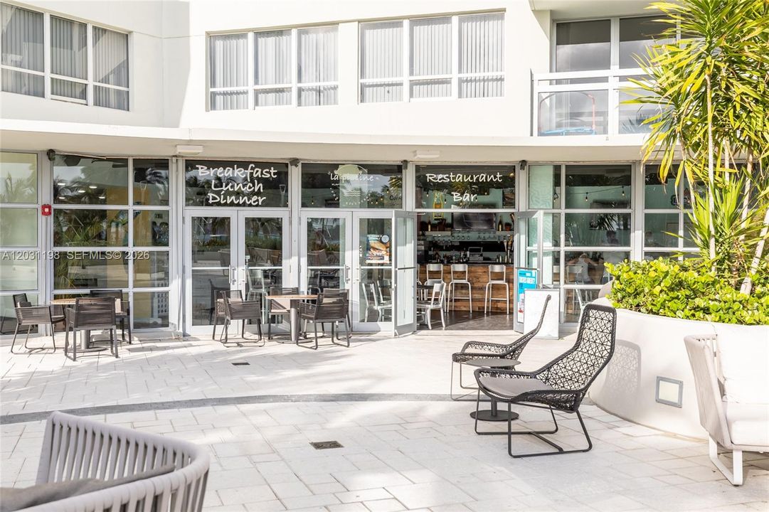 For Rent: $3,550 (1 beds, 1 baths, 727 Square Feet)