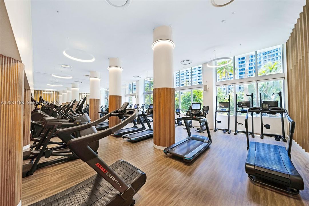 For Rent: $3,550 (1 beds, 1 baths, 727 Square Feet)