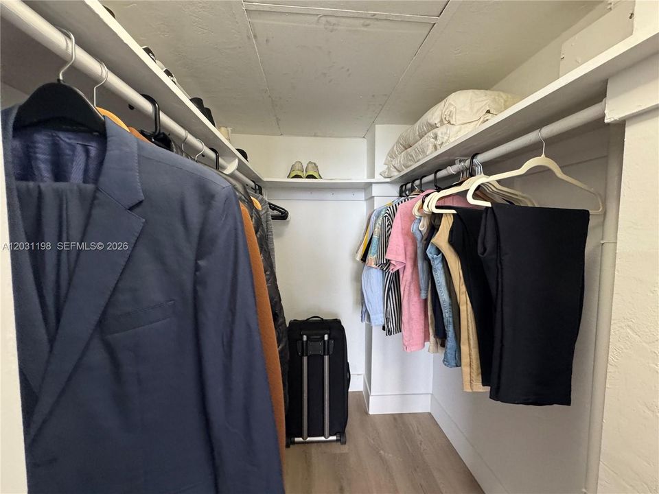 For Rent: $3,550 (1 beds, 1 baths, 727 Square Feet)