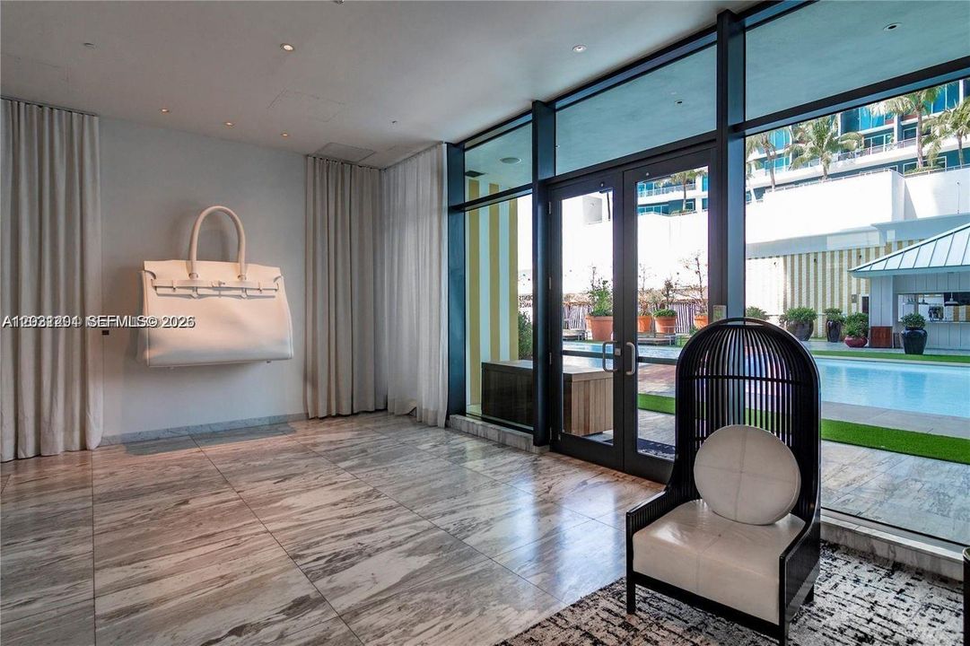 For Sale: $715,000 (2 beds, 2 baths, 961 Square Feet)