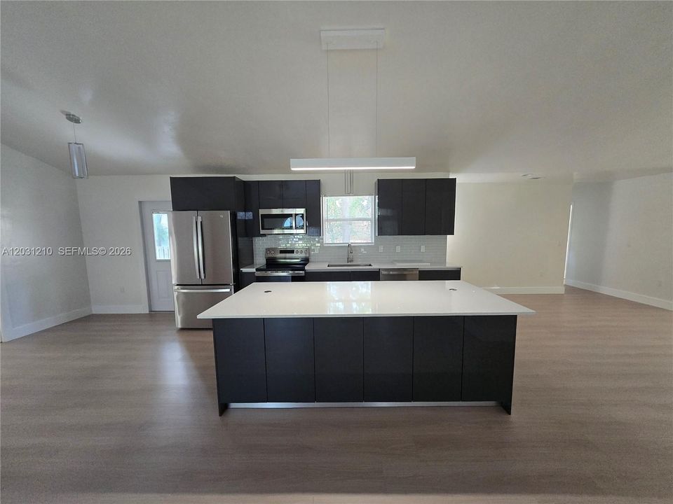 For Rent: $3,500 (4 beds, 2 baths, 1935 Square Feet)