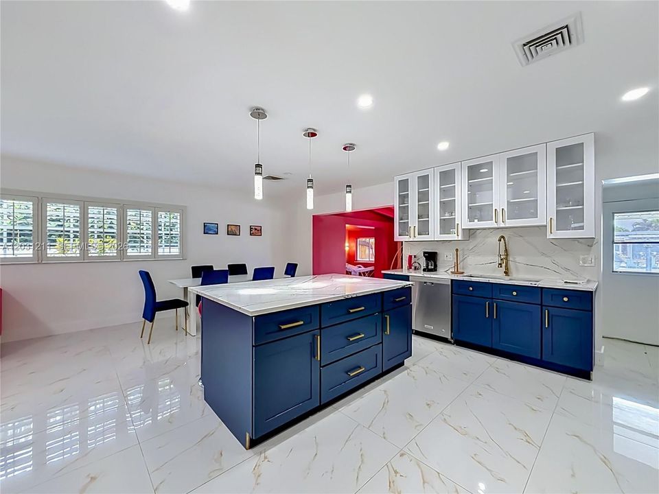 For Sale: $1,700,000 (4 beds, 4 baths, 2768 Square Feet)