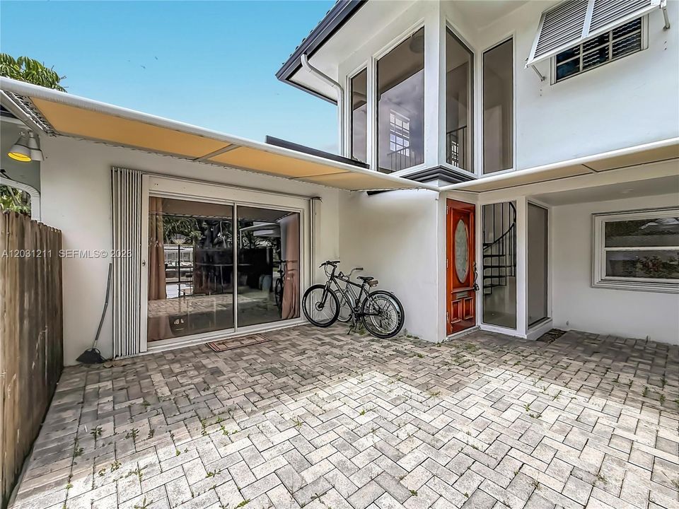 For Sale: $1,700,000 (4 beds, 4 baths, 2768 Square Feet)