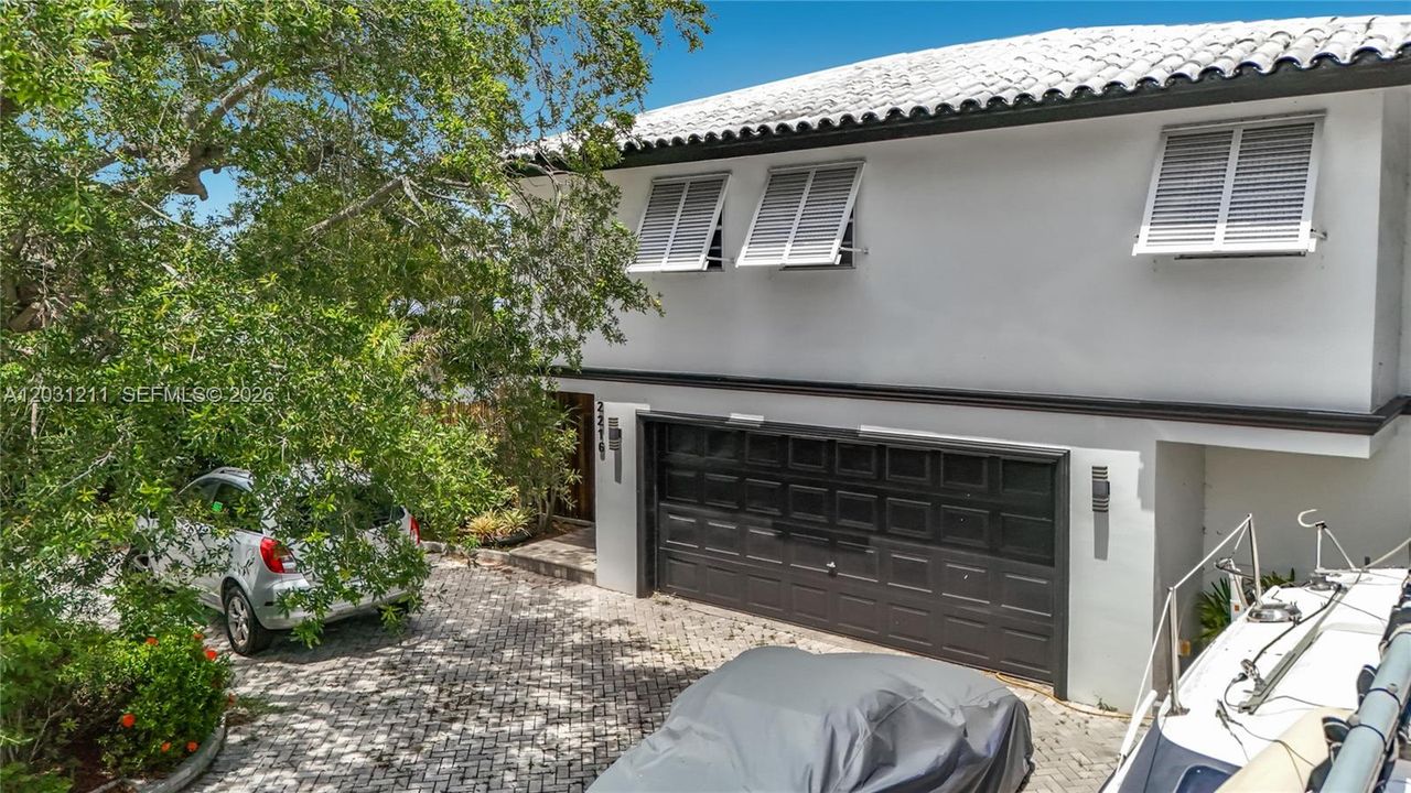 For Sale: $1,700,000 (4 beds, 4 baths, 2768 Square Feet)