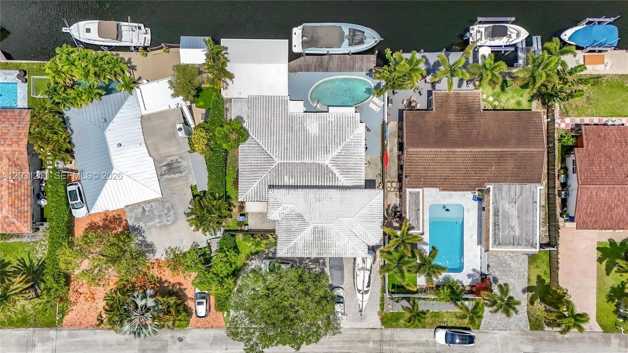 For Sale: $1,700,000 (4 beds, 4 baths, 2768 Square Feet)