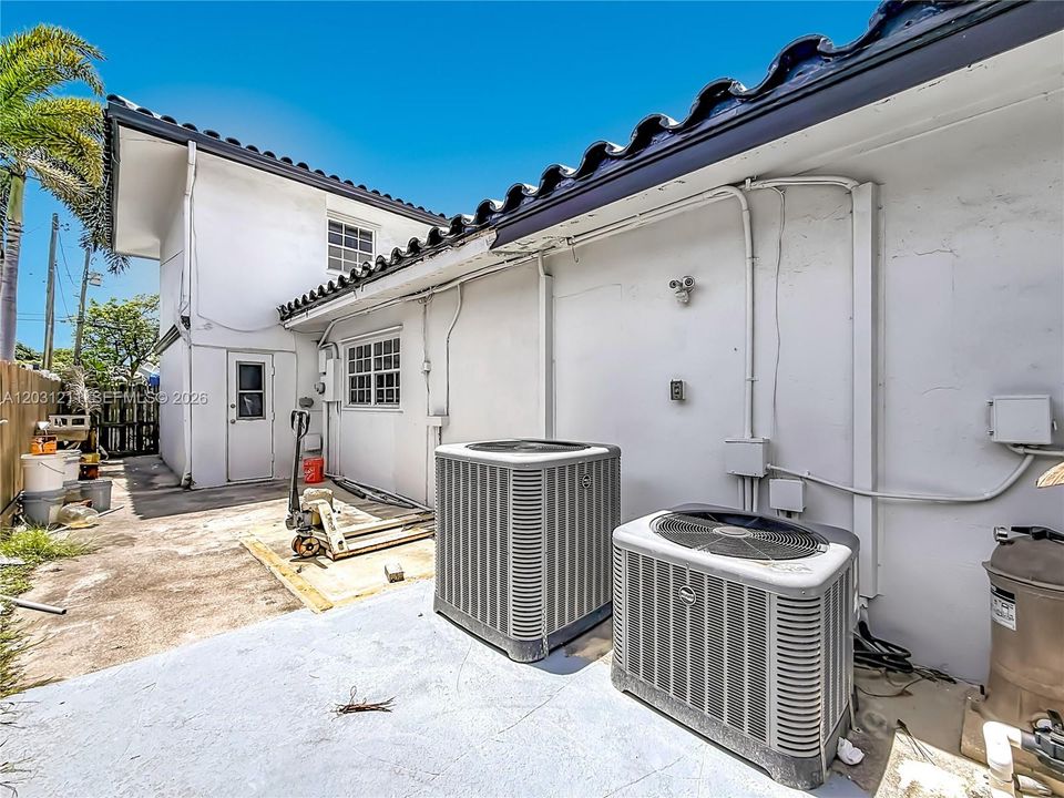 For Sale: $1,700,000 (4 beds, 4 baths, 2768 Square Feet)